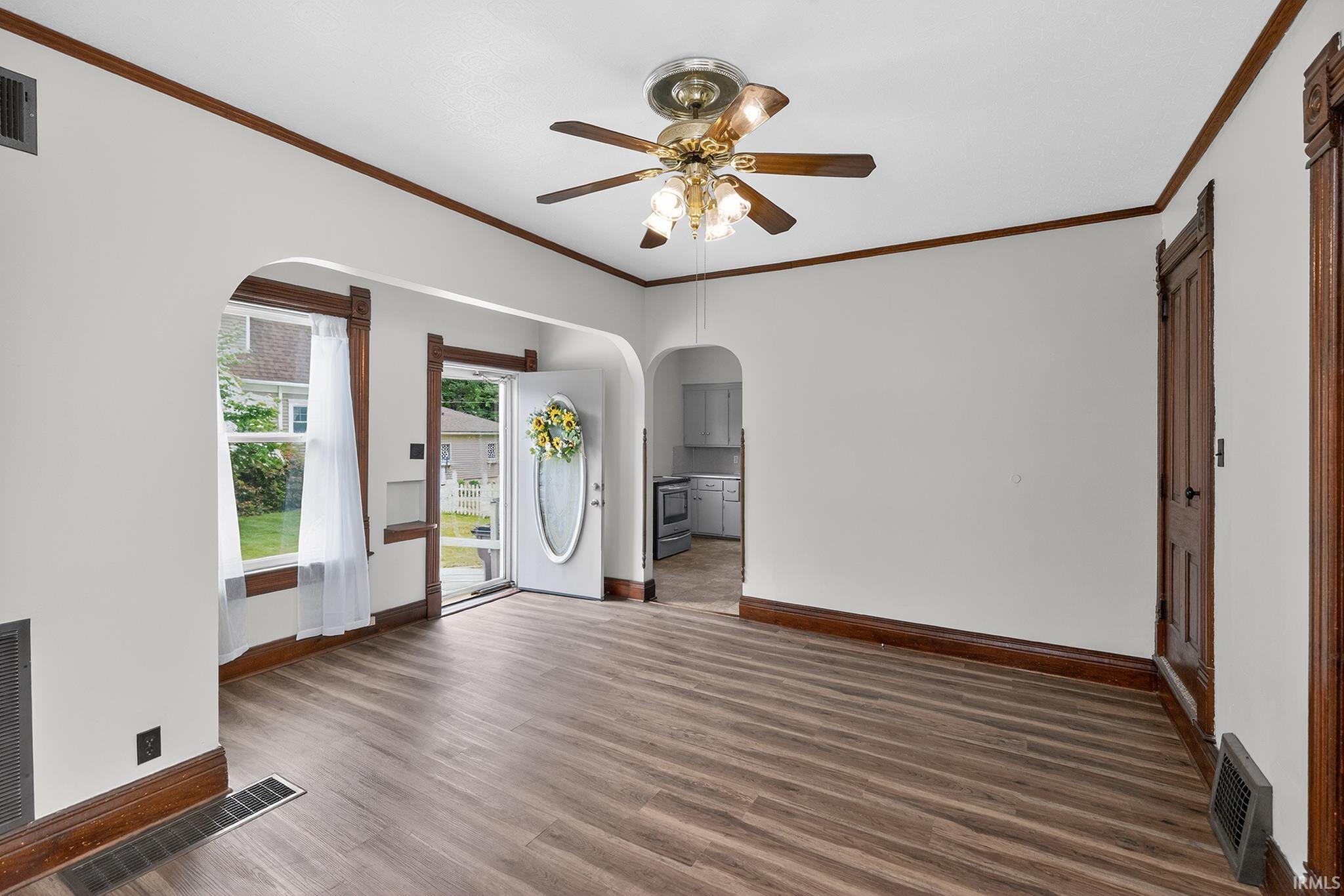 109 E Wabash Avenue Wakarusa IN 46573