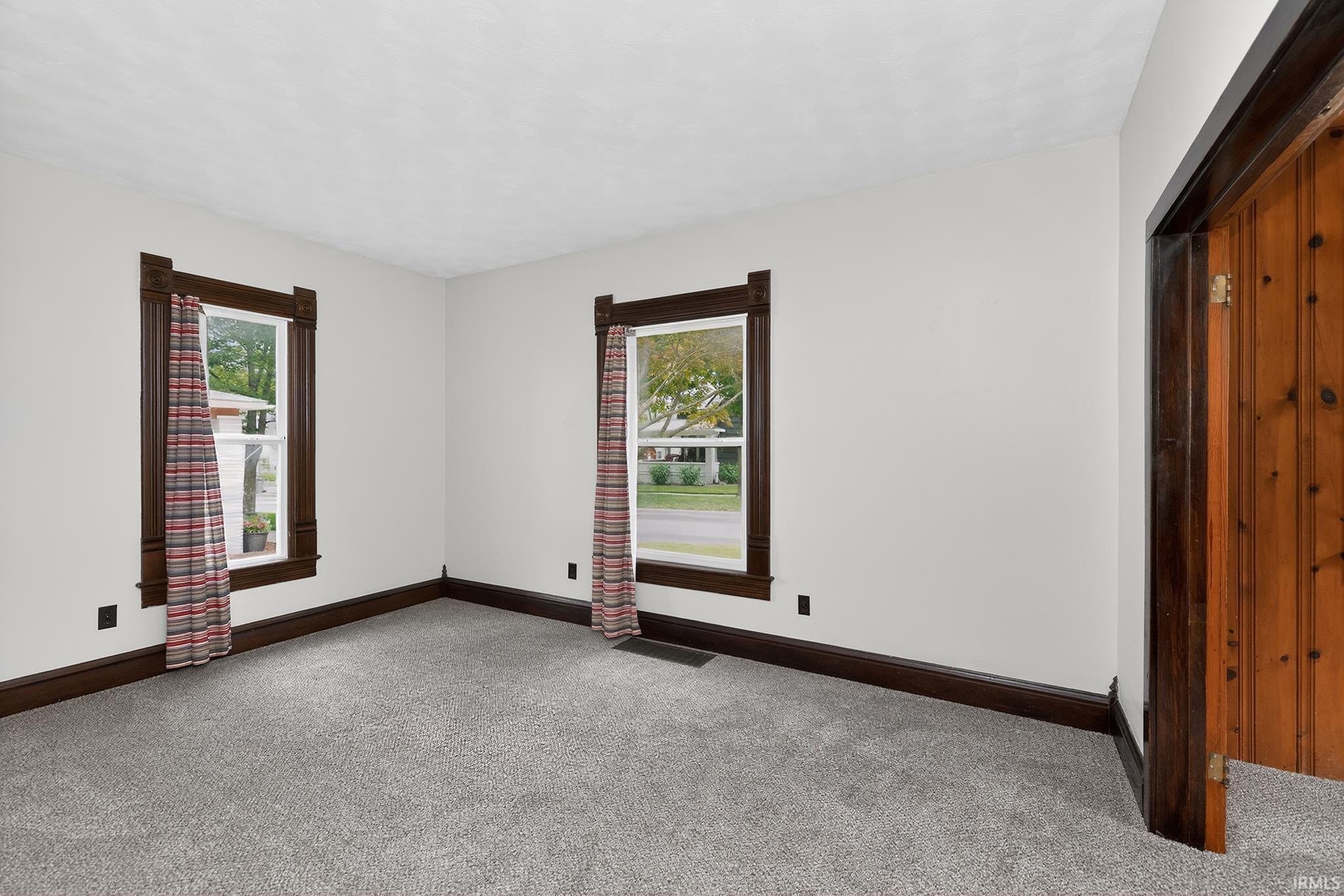 109 E Wabash Avenue Wakarusa IN 46573