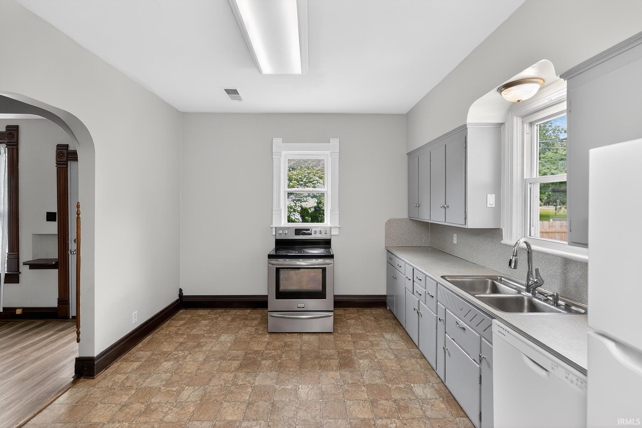 109 E Wabash Avenue Wakarusa IN 46573