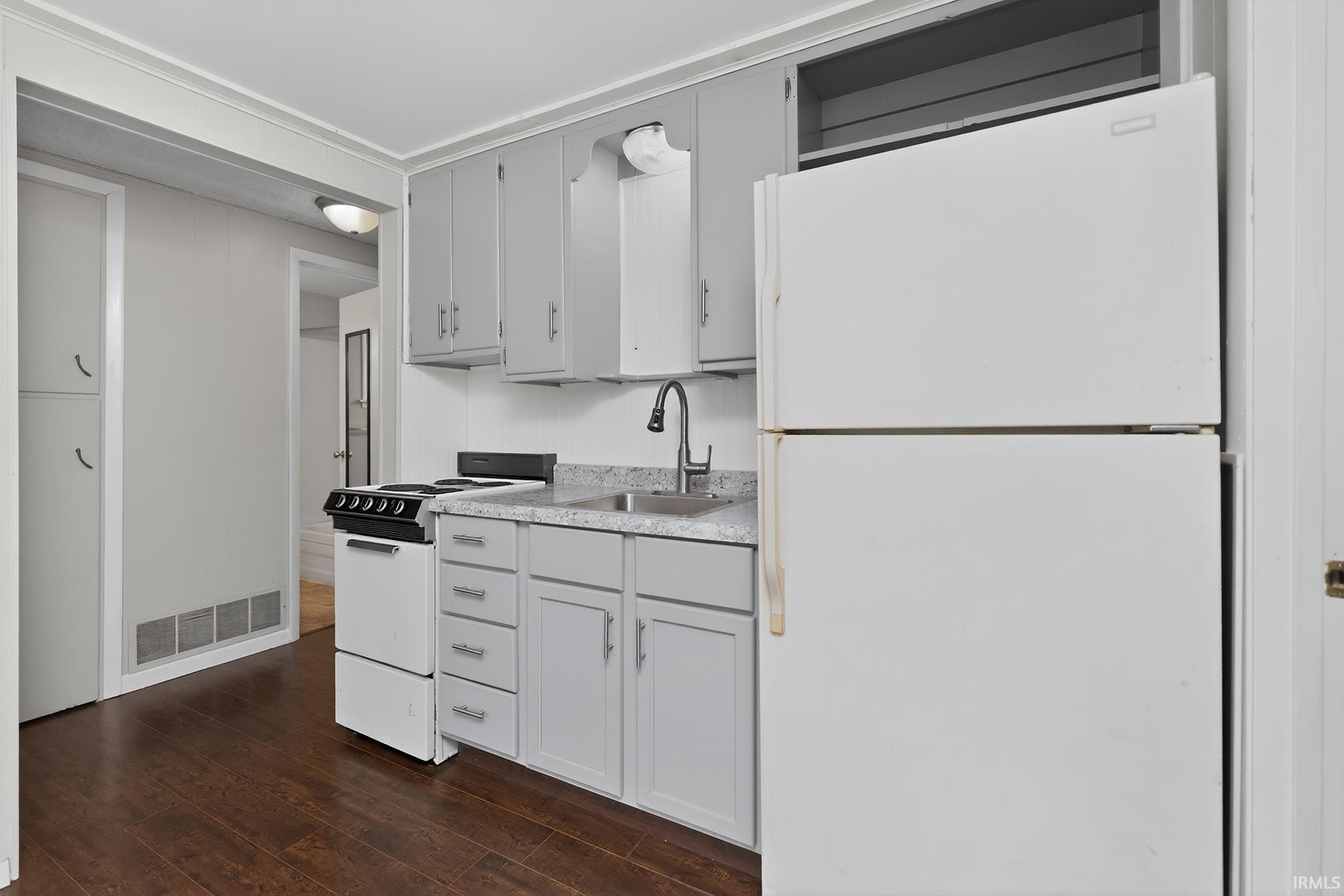 109 E Wabash Avenue Wakarusa IN 46573