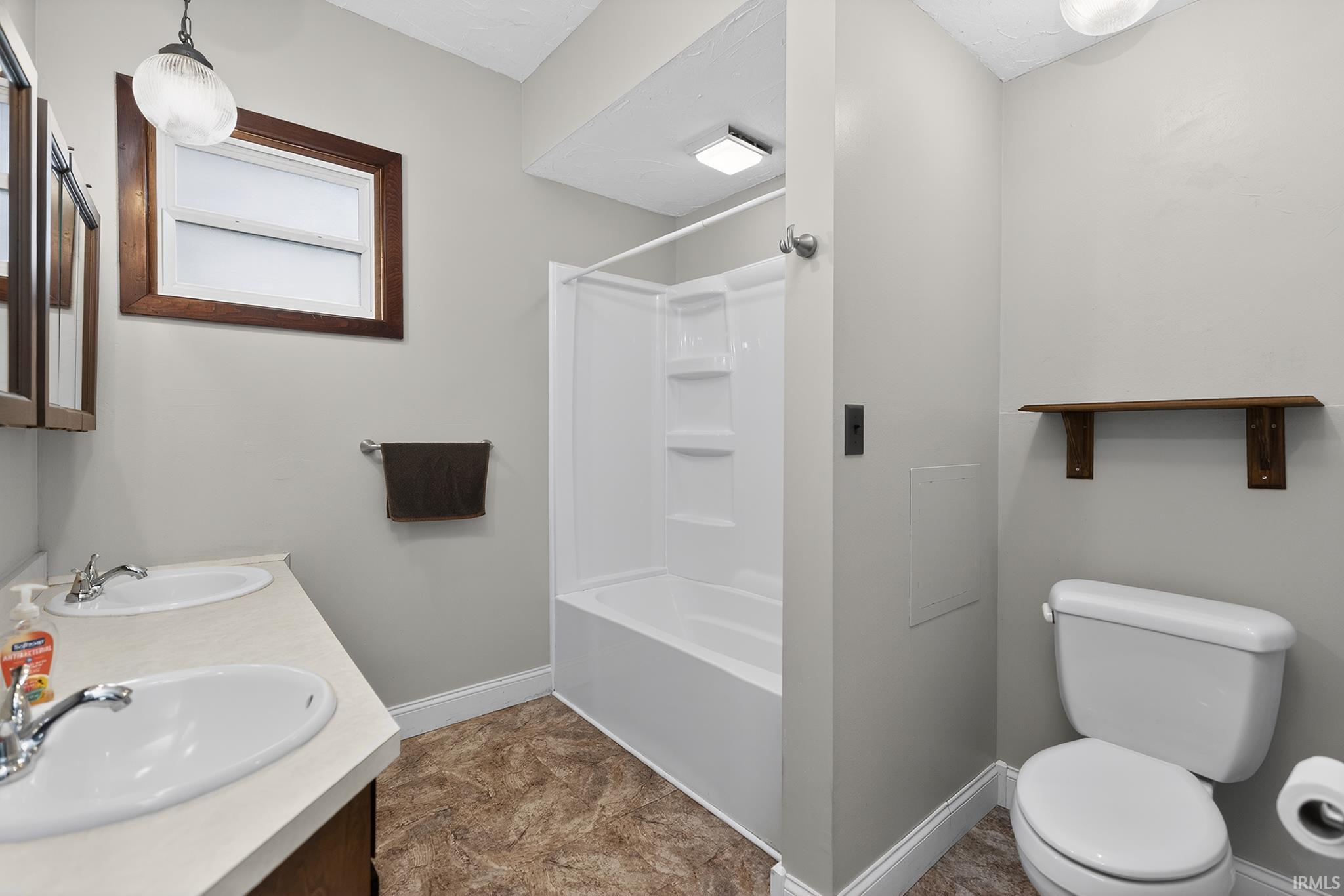 109 E Wabash Avenue Wakarusa IN 46573