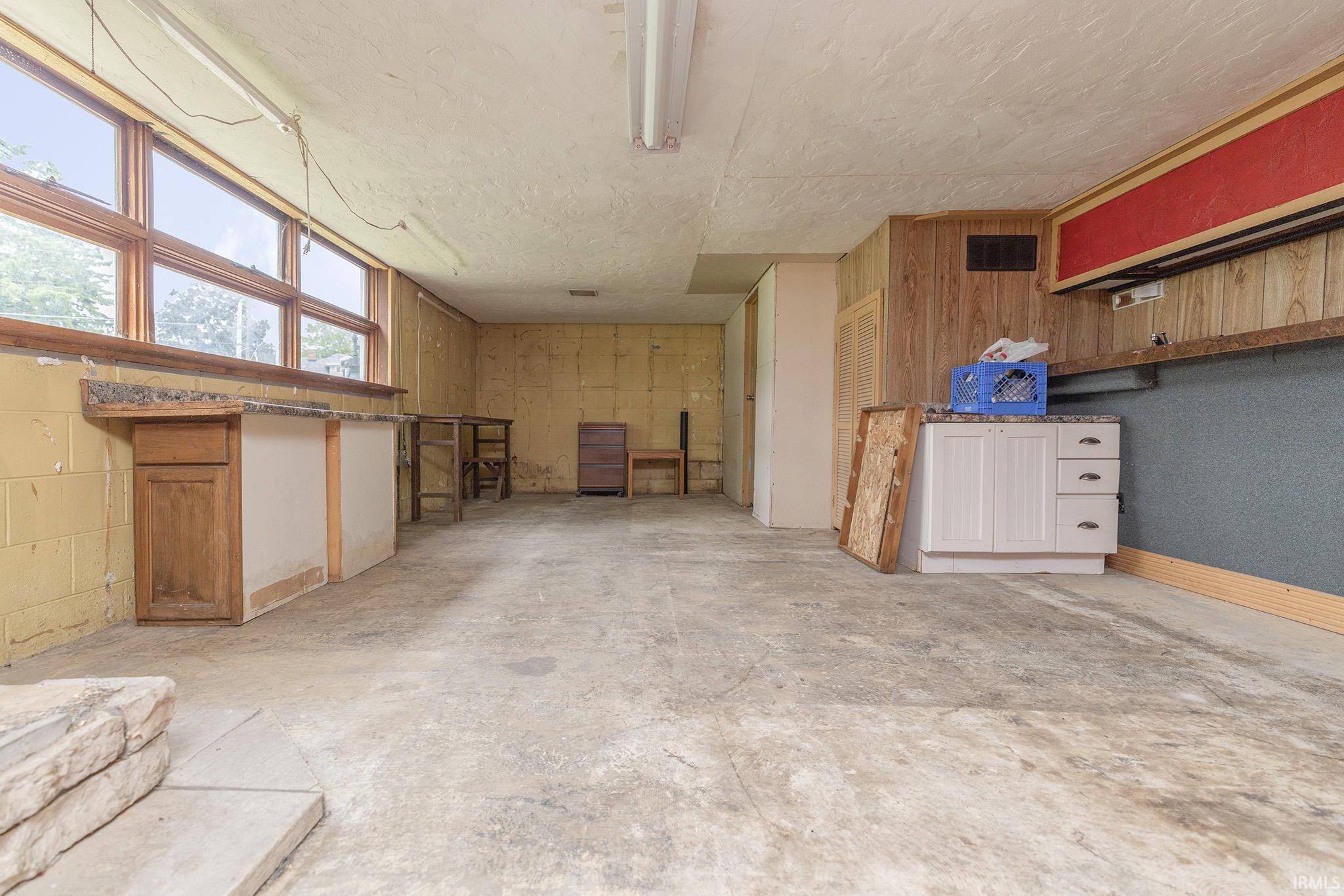 109 E Wabash Avenue Wakarusa IN 46573