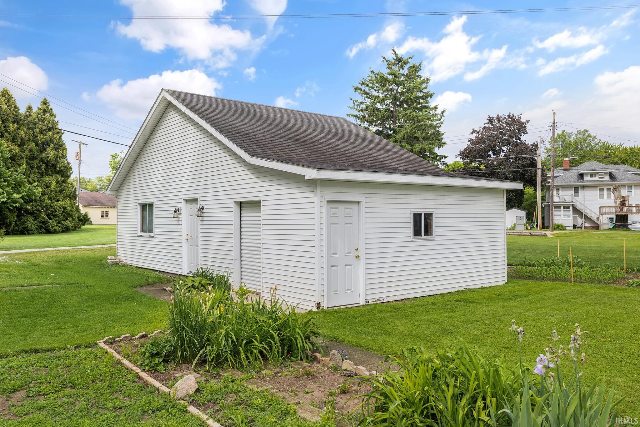 109 E Wabash Avenue Wakarusa IN 46573