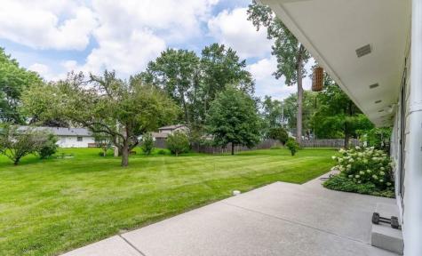2727 Roscommon Drive Fort Wayne IN 46805