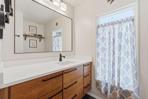 4665 S 895 E Wolcottville IN 46795