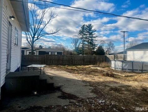 620 W 3rd Street Bicknell IN 47512
