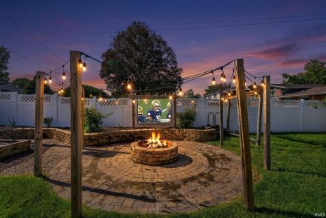 1352 Roelke Drive South Bend IN 46614