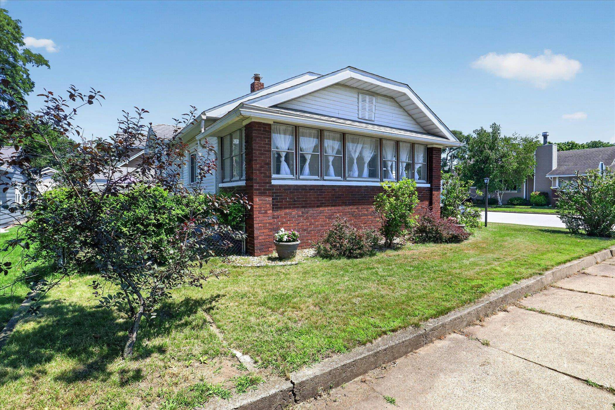 504 W Broadway Street Mishawaka IN 46545