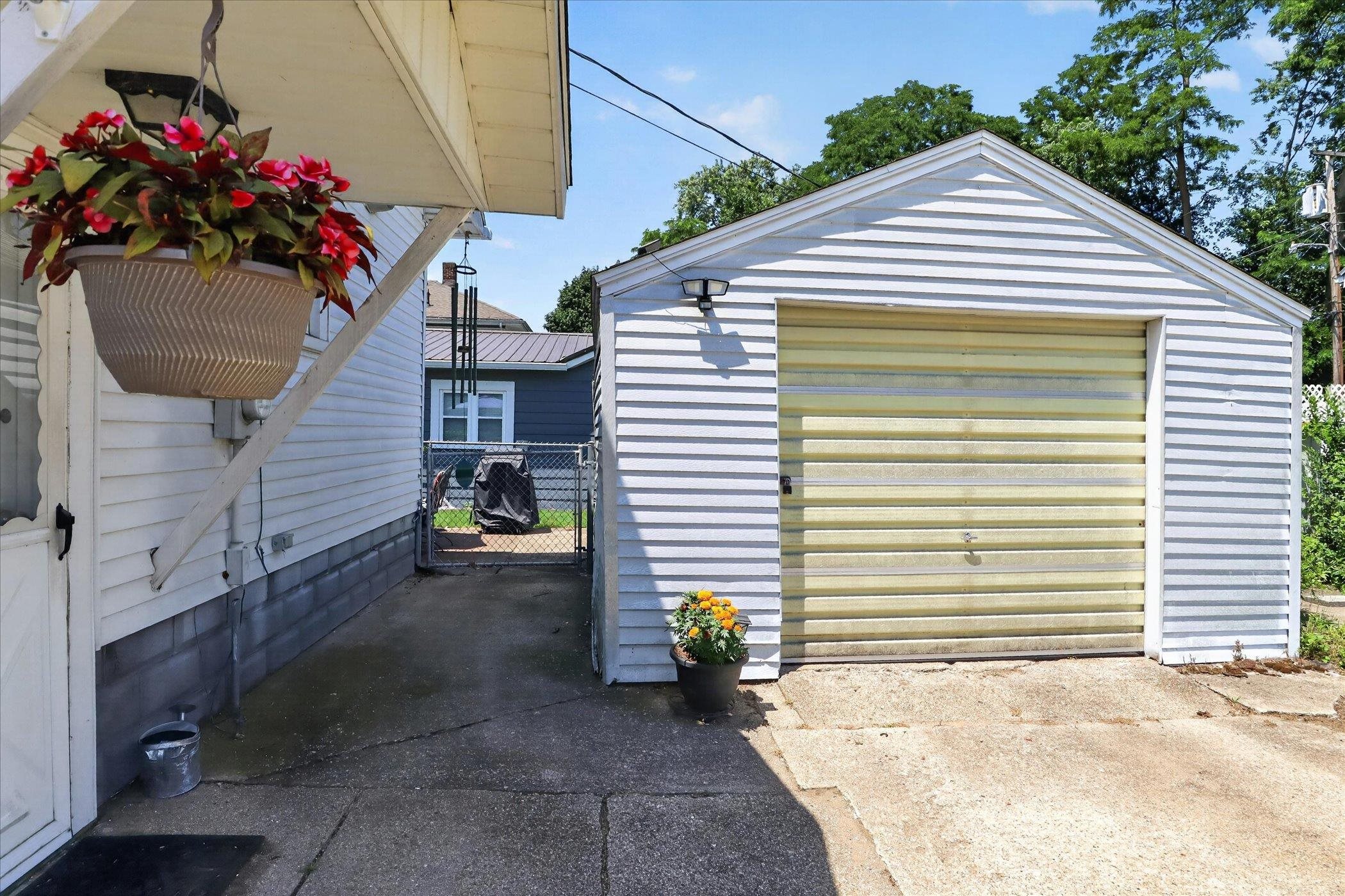 504 W Broadway Street Mishawaka IN 46545