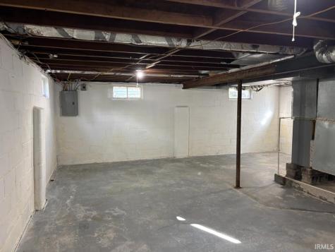 2202 S Pershing Drive Muncie IN 47302
