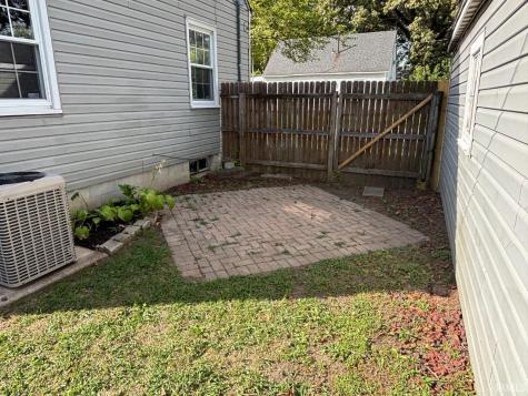 2202 S Pershing Drive Muncie IN 47302