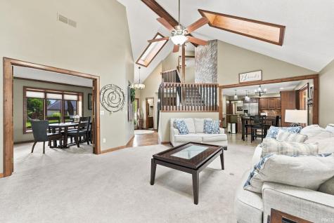 1817 Woodland Lake Pass Fort Wayne IN 46825