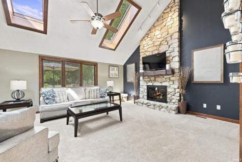 1817 Woodland Lake Pass Fort Wayne IN 46825