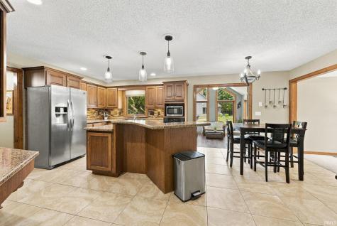 1817 Woodland Lake Pass Fort Wayne IN 46825