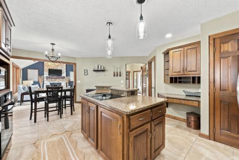 1817 Woodland Lake Pass Fort Wayne IN 46825