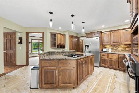 1817 Woodland Lake Pass Fort Wayne IN 46825