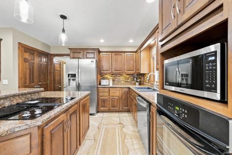 1817 Woodland Lake Pass Fort Wayne IN 46825