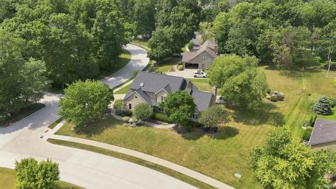 1817 Woodland Lake Pass Fort Wayne IN 46825