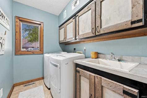 1817 Woodland Lake Pass Fort Wayne IN 46825