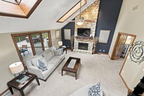 1817 Woodland Lake Pass Fort Wayne IN 46825