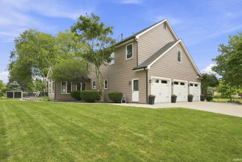 1817 Woodland Lake Pass Fort Wayne IN 46825