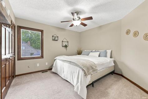 1817 Woodland Lake Pass Fort Wayne IN 46825