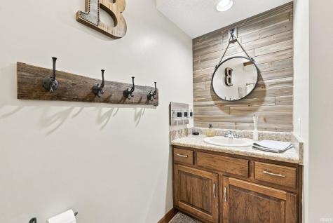 1817 Woodland Lake Pass Fort Wayne IN 46825