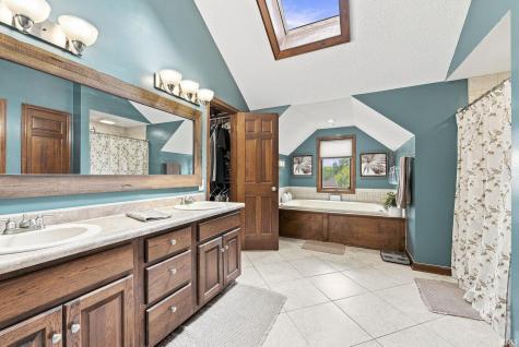 1817 Woodland Lake Pass Fort Wayne IN 46825