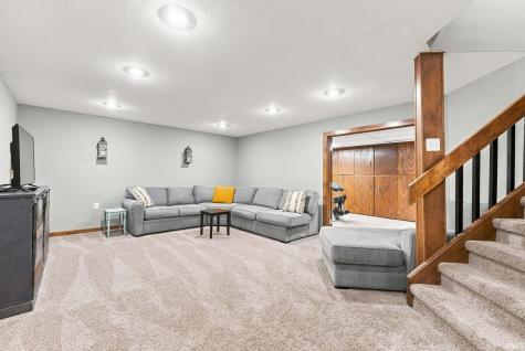 1817 Woodland Lake Pass Fort Wayne IN 46825