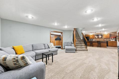 1817 Woodland Lake Pass Fort Wayne IN 46825