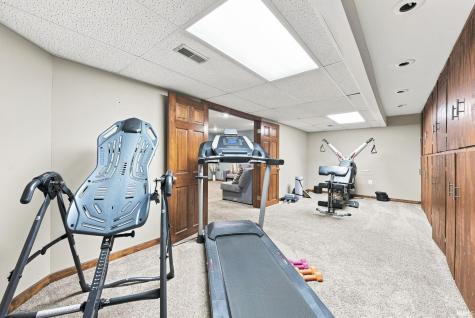 1817 Woodland Lake Pass Fort Wayne IN 46825
