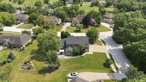 1817 Woodland Lake Pass Fort Wayne IN 46825