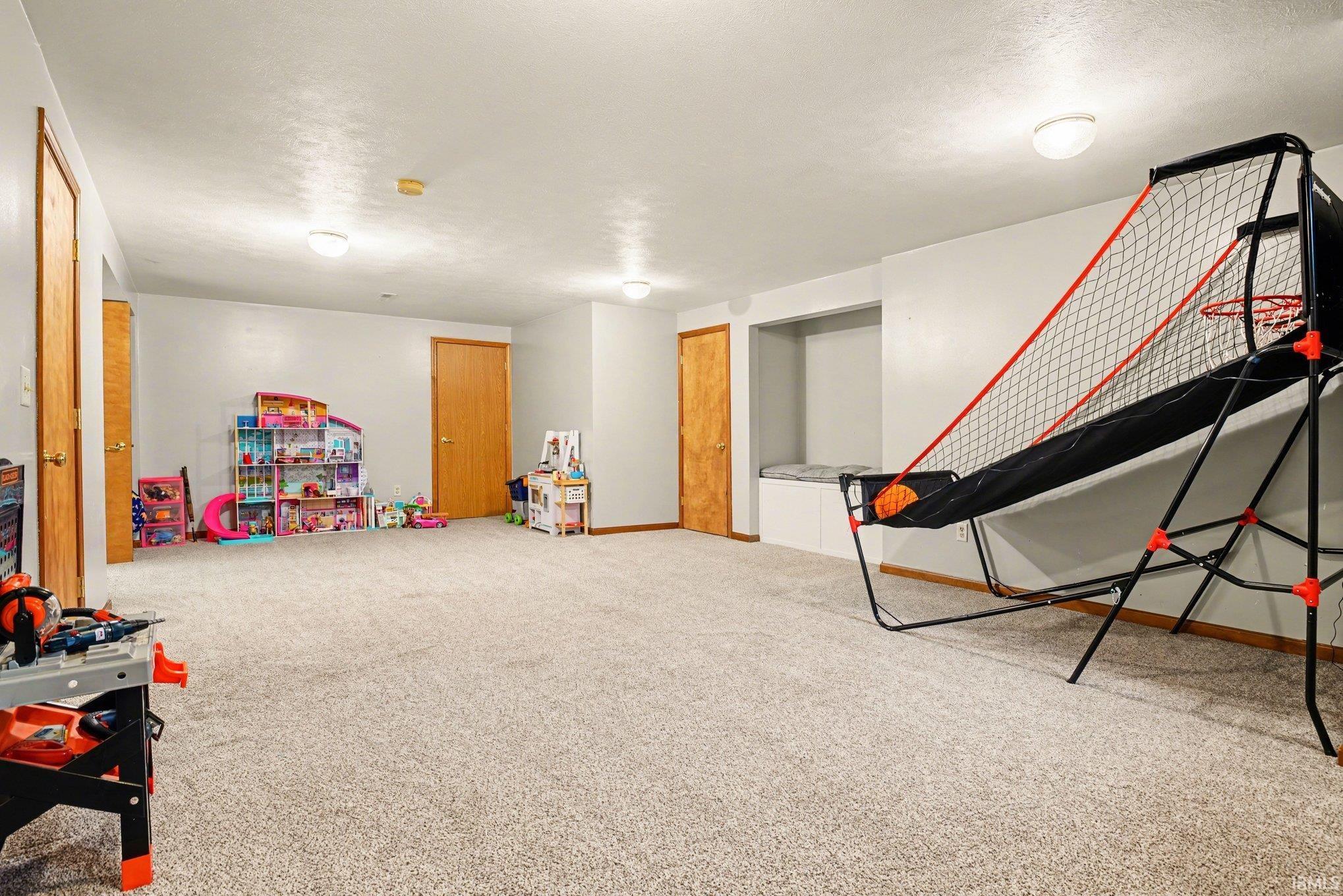 17556 Shannon Avenue Goshen IN 46526