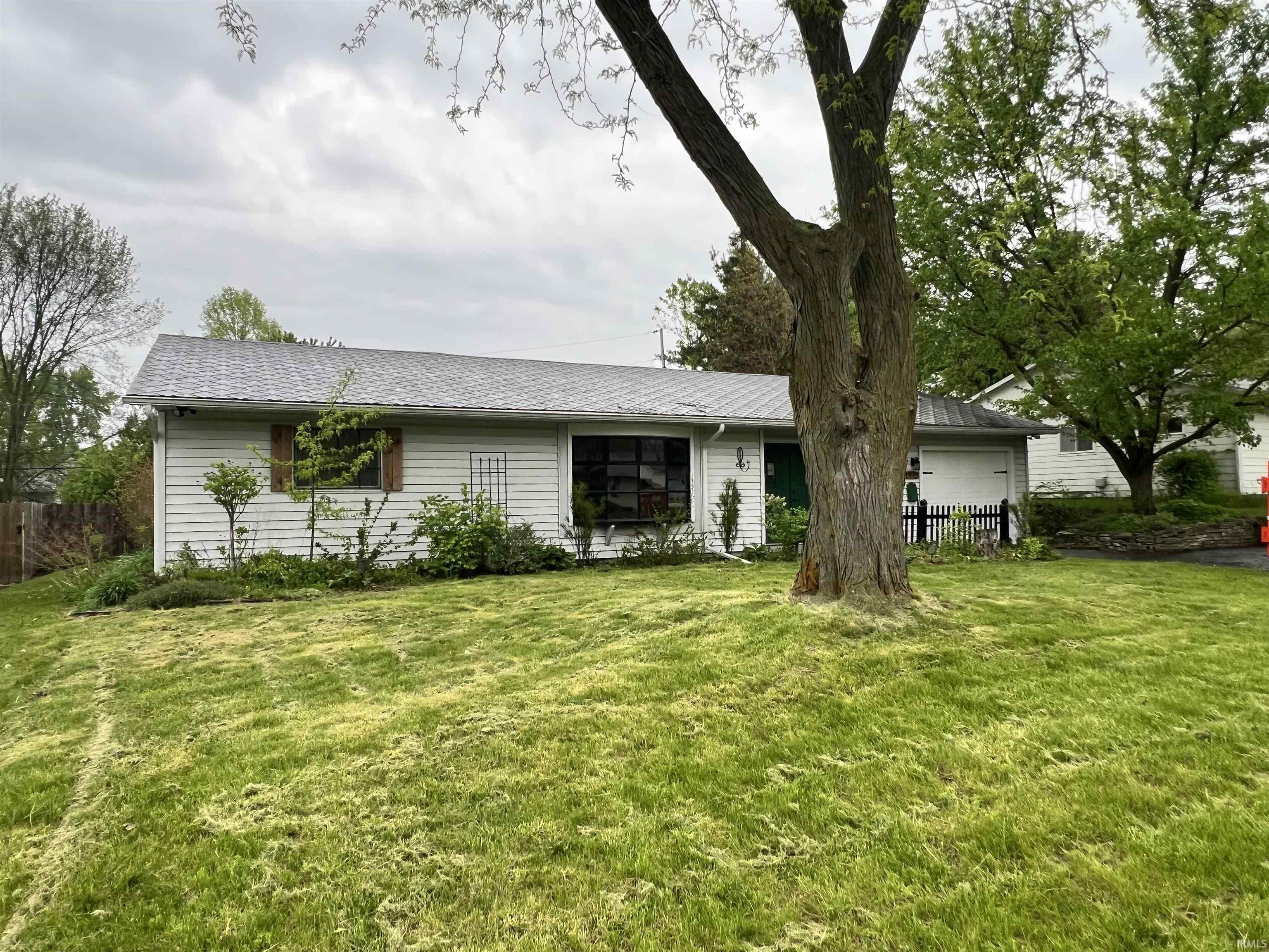 1935 Trent Way South Bend IN 46614