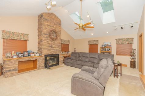 615 Crestmont Drive Evansville IN 47712