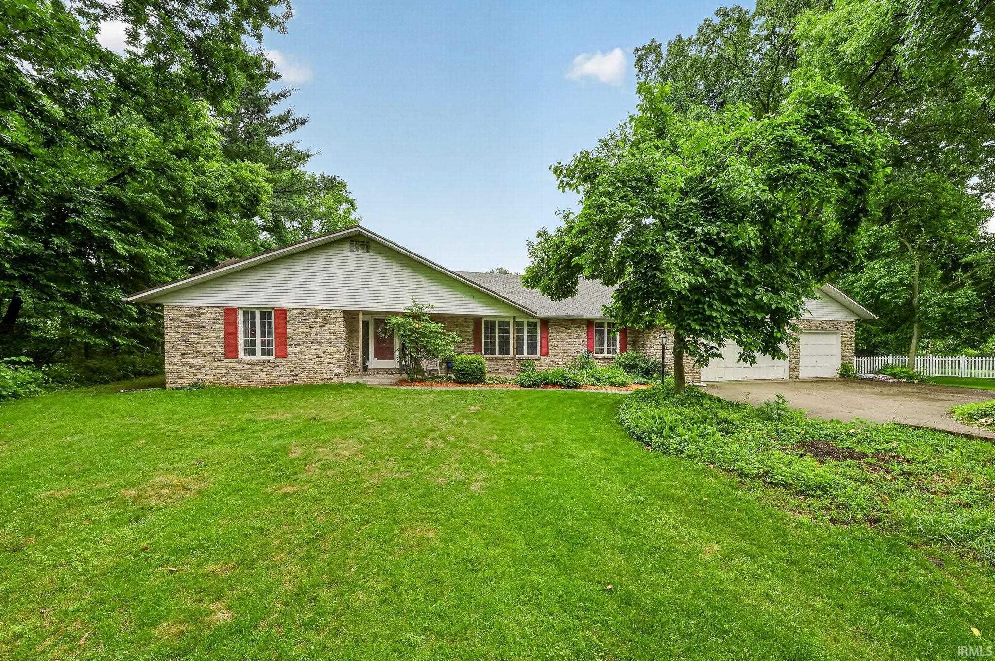 51877 N Shoreham Court South Bend IN 46637