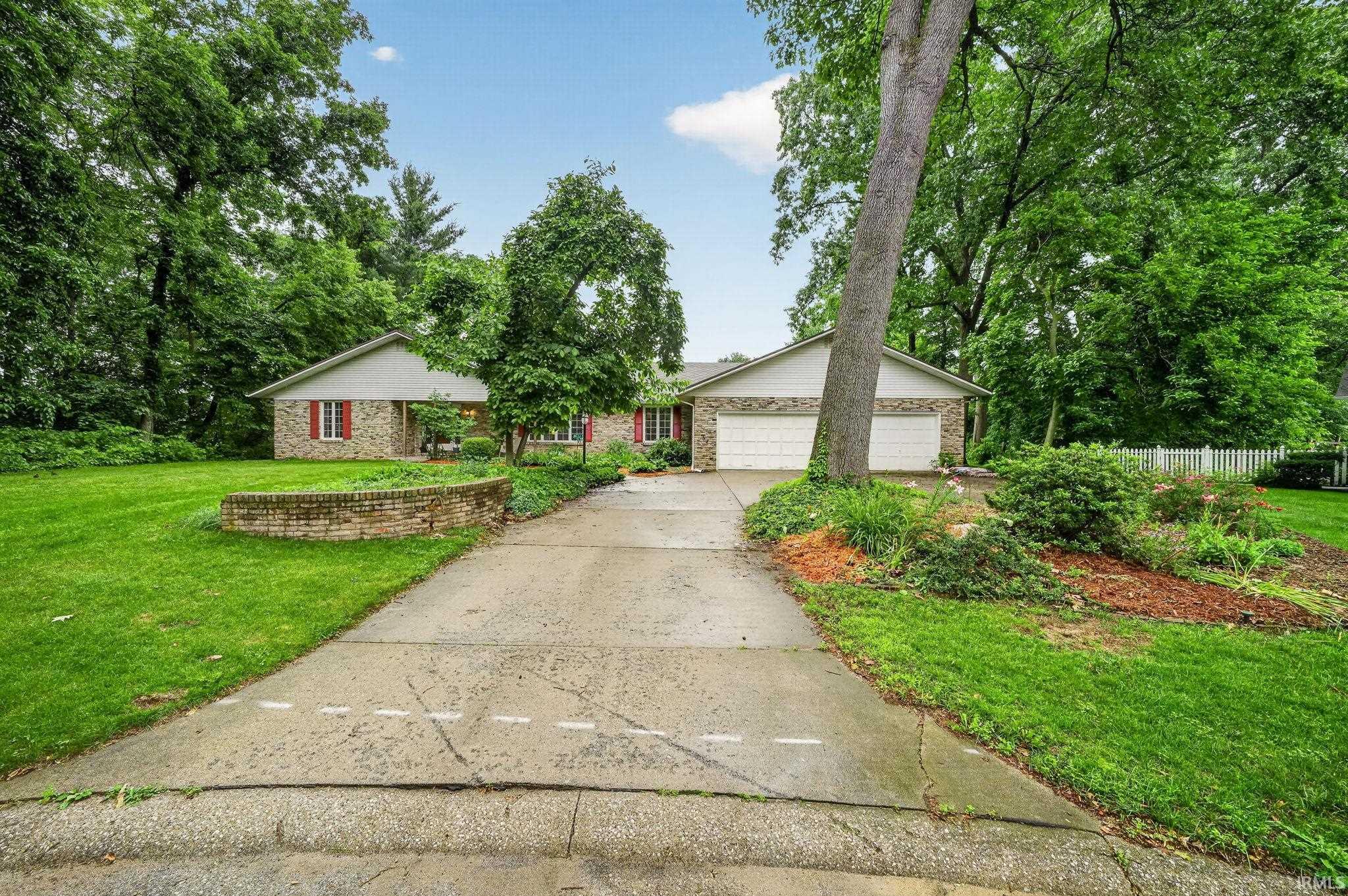 51877 N Shoreham Court South Bend IN 46637