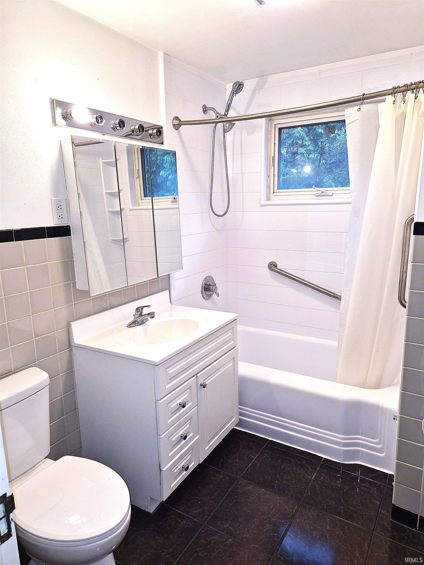 1004 E Woodside Street South Bend IN 46614