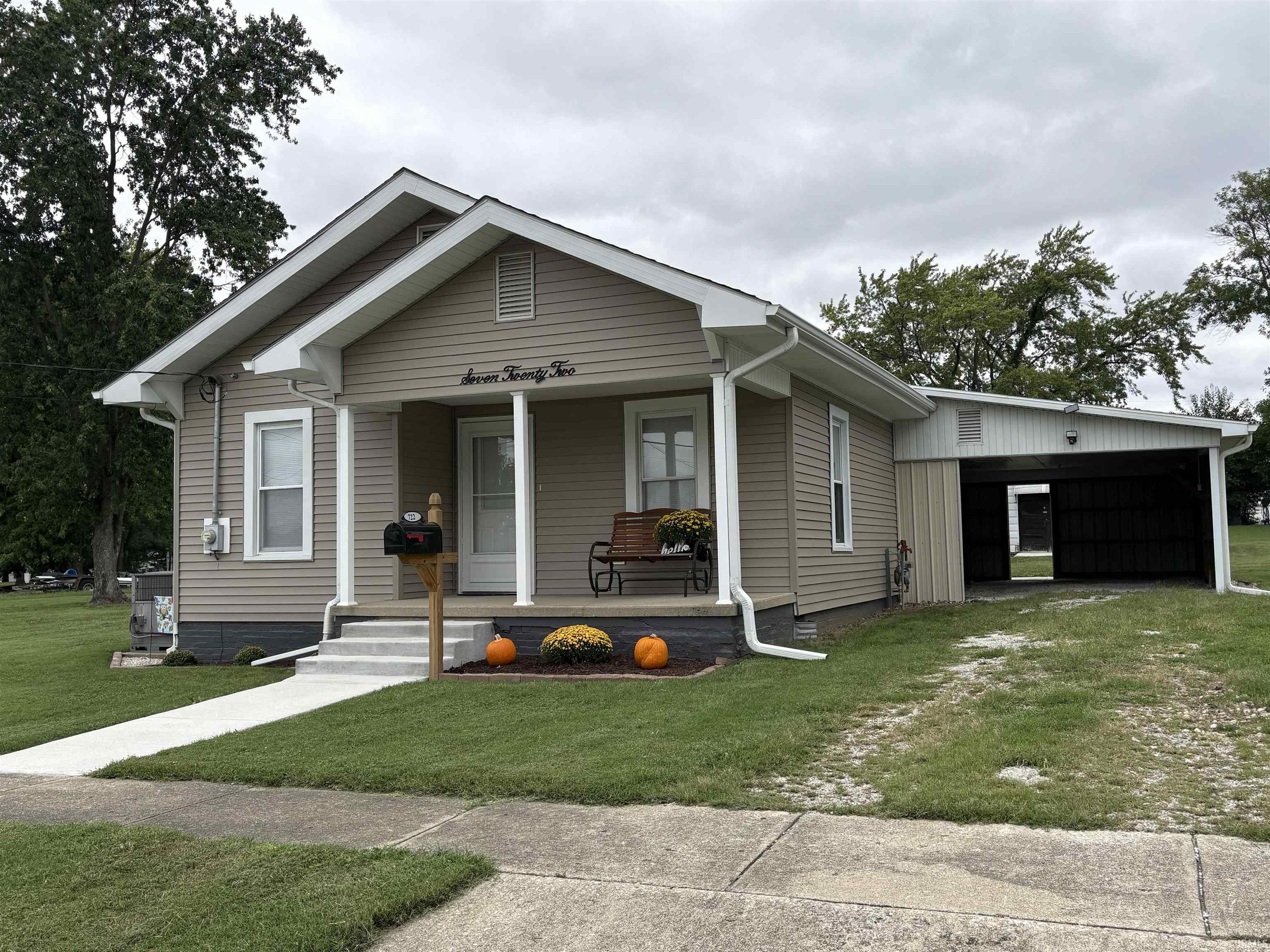722 W Alton Street Bicknell IN 47512