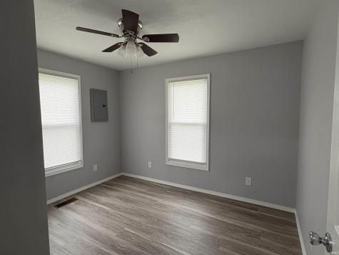 722 W Alton Street Bicknell IN 47512