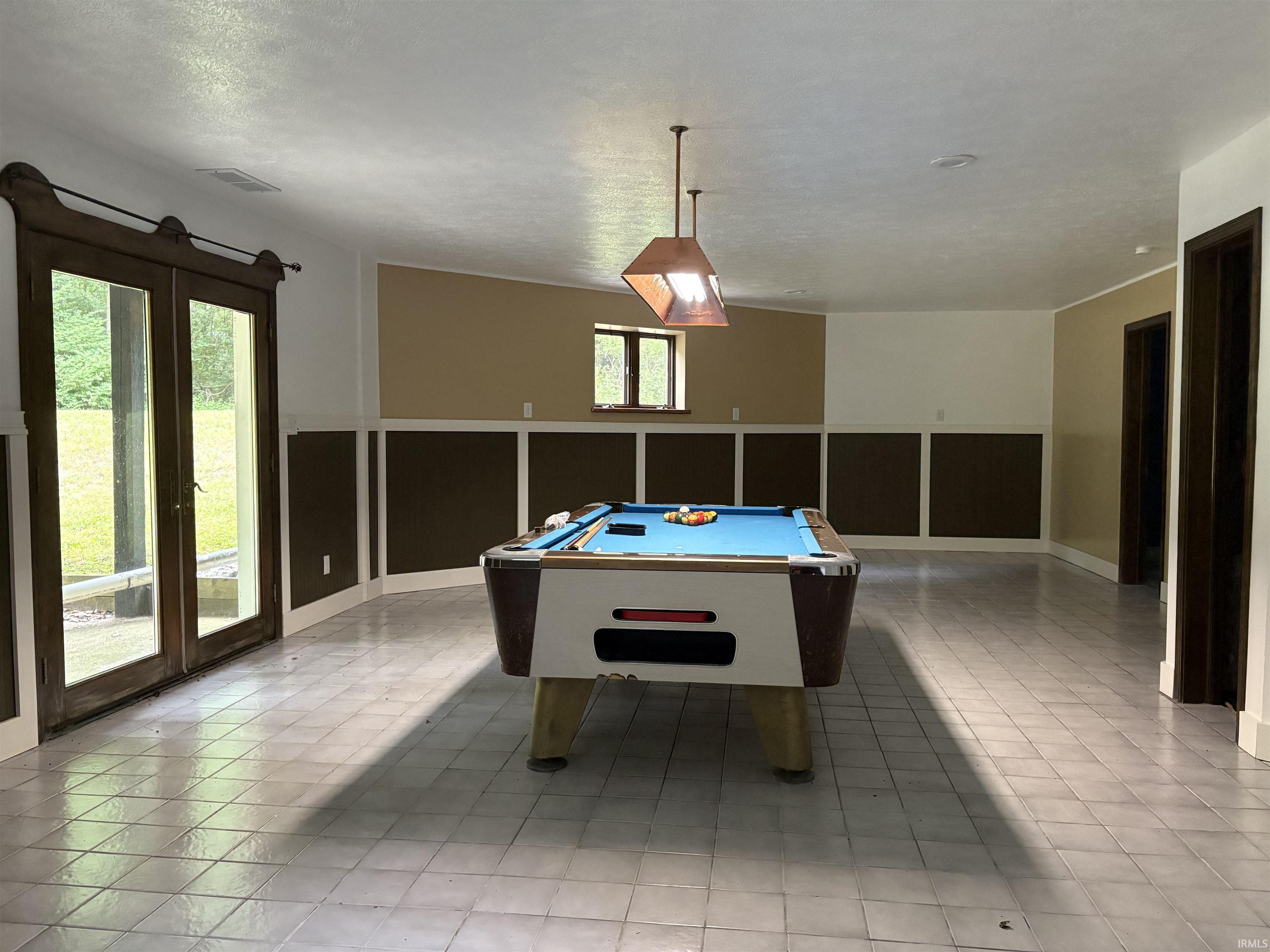 8492 N 1050 E Road Walkerton IN 46574