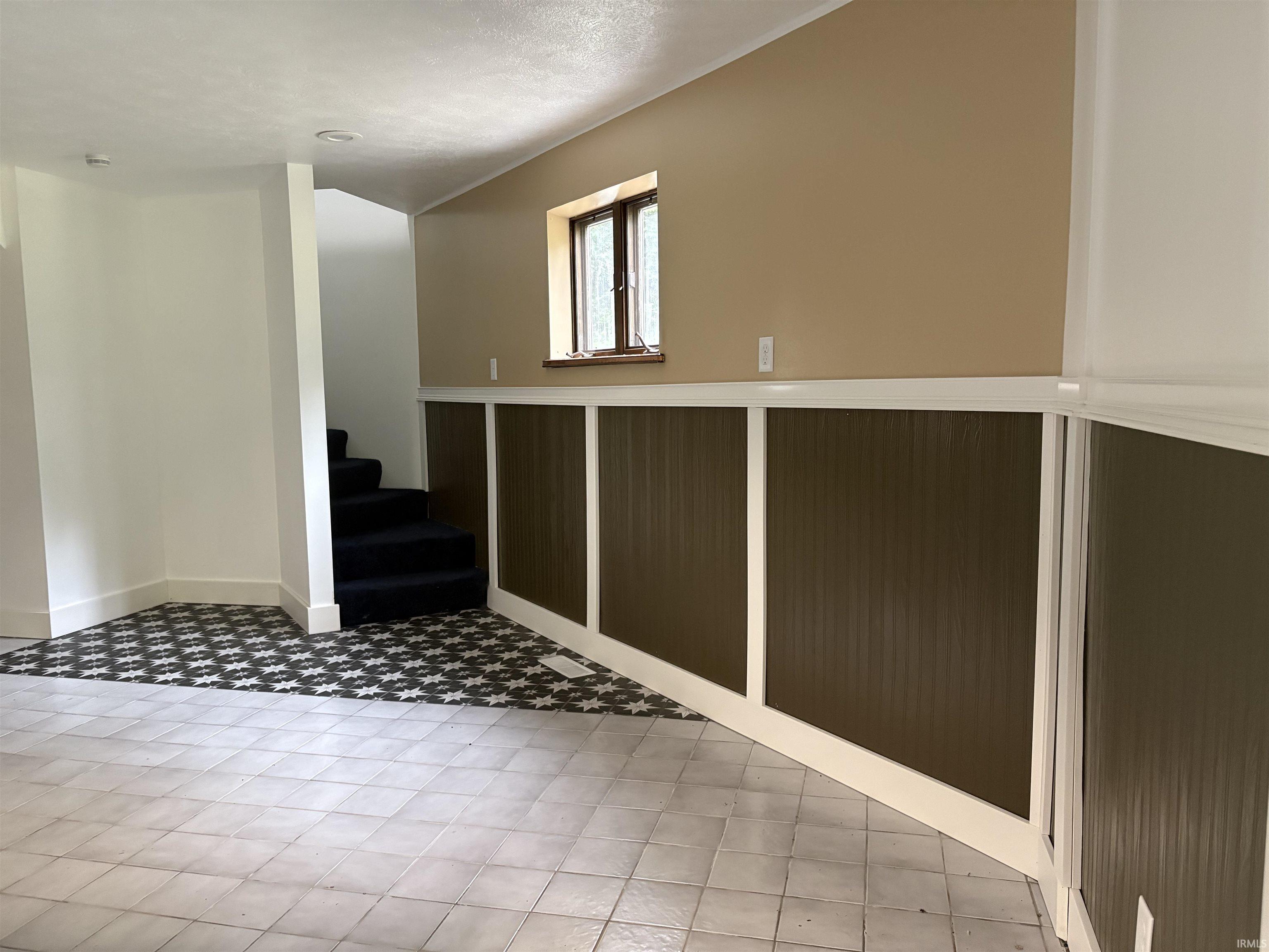 8492 N 1050 E Road Walkerton IN 46574