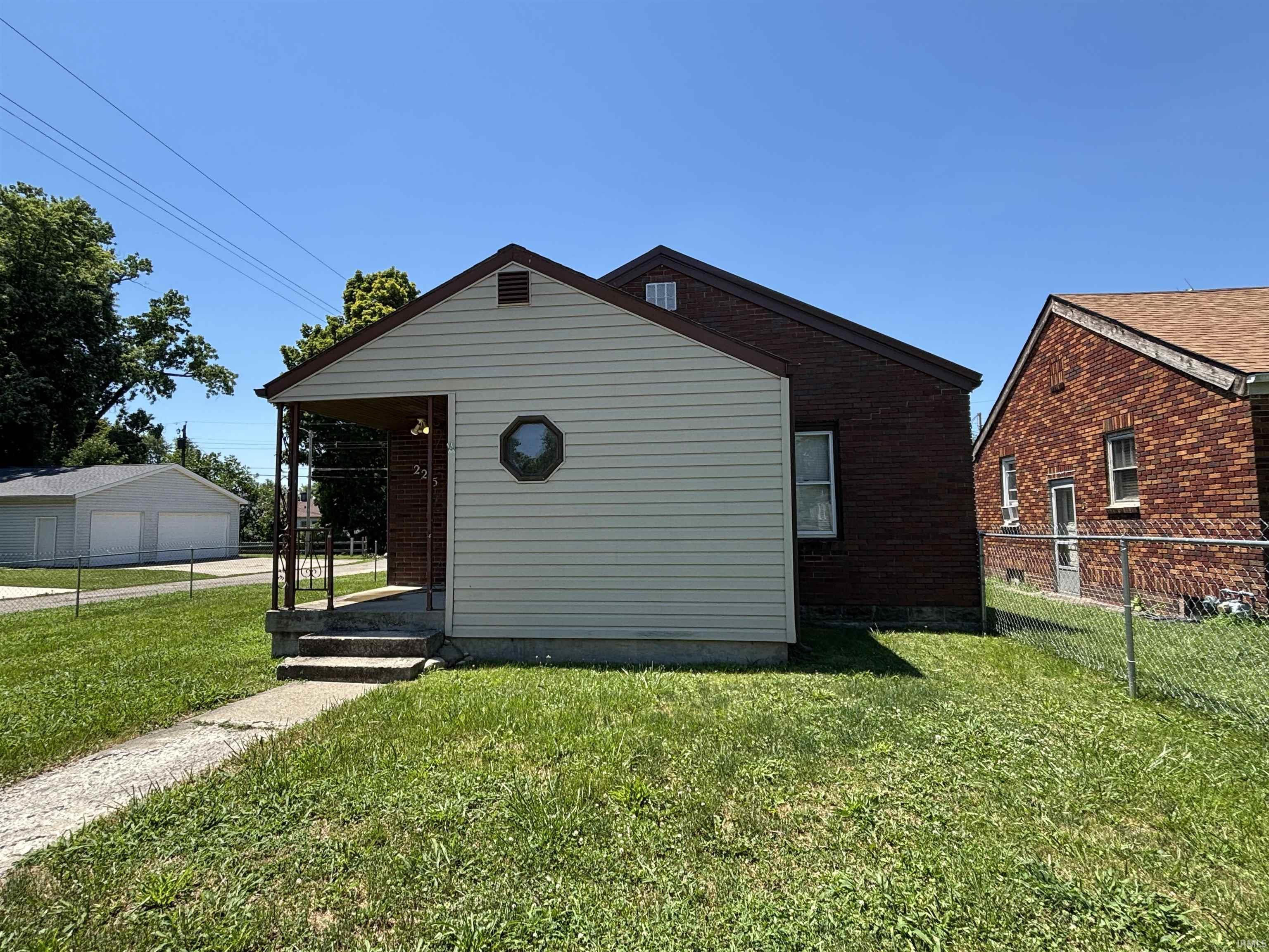 2215 S Hackley Street Muncie IN 47302