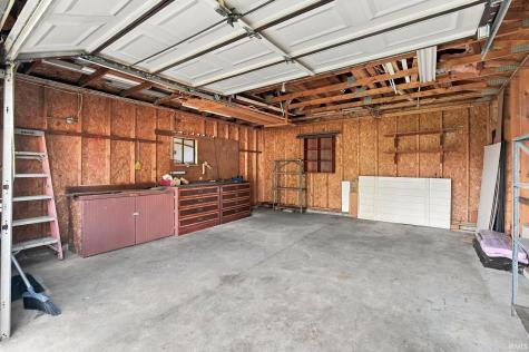 219 E Harvest Lane Petersburg IN 47567