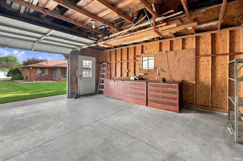 219 E Harvest Lane Petersburg IN 47567