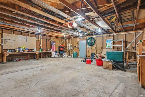 1802 Caroline Street South Bend IN 46613
