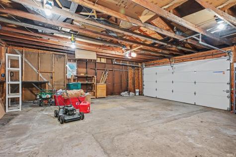 1802 Caroline Street South Bend IN 46613