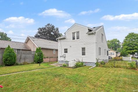 1802 Caroline Street South Bend IN 46613