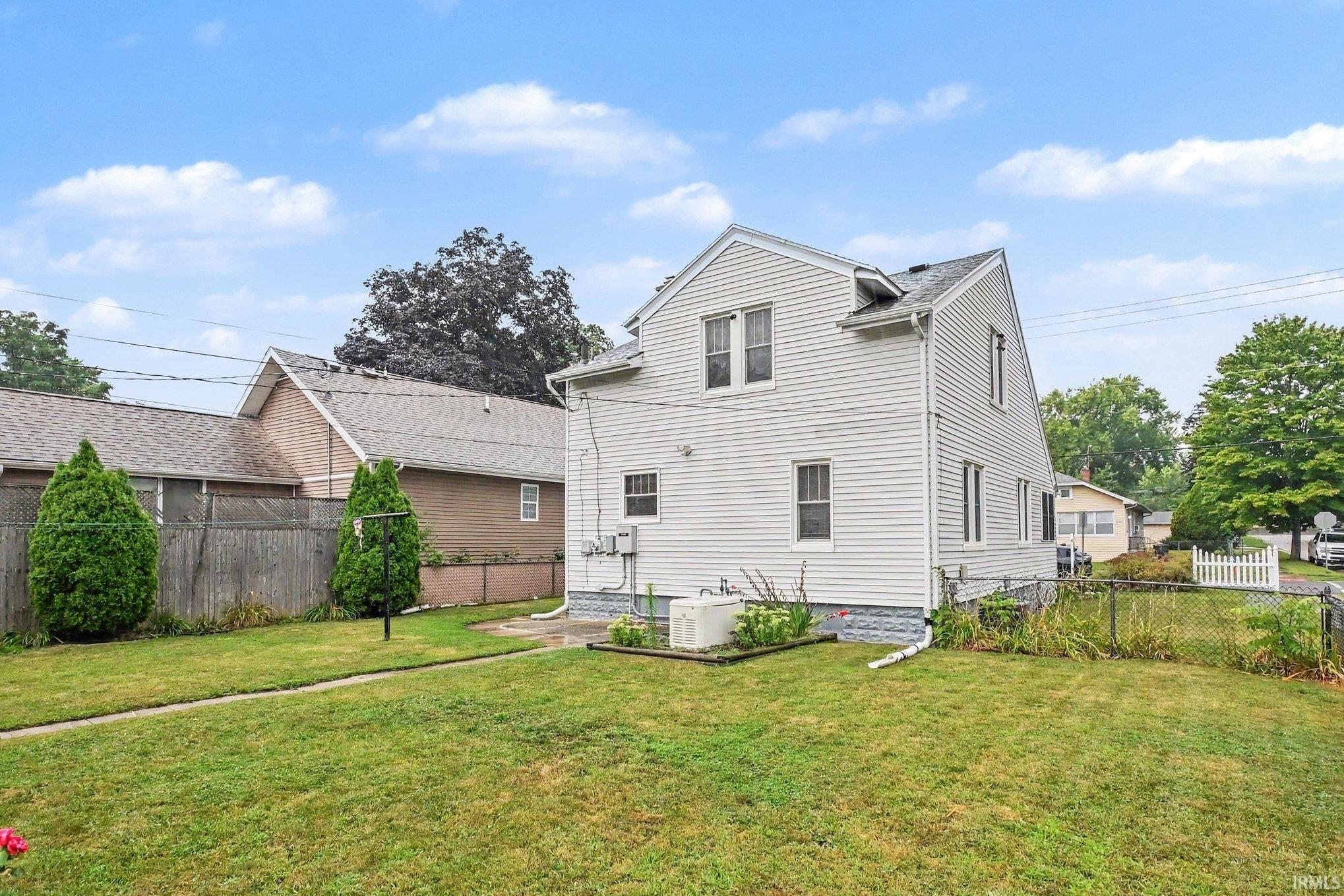 1802 Caroline Street South Bend IN 46613