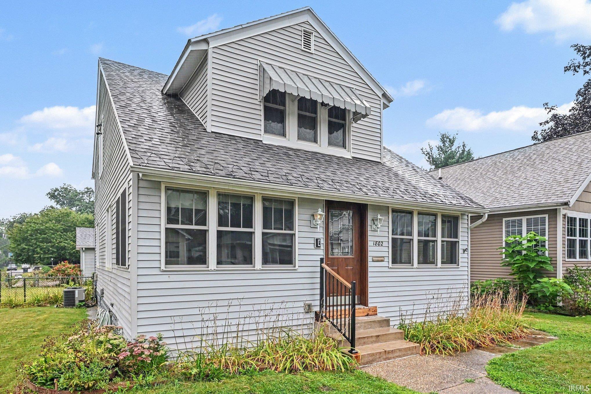 1802 Caroline Street South Bend IN 46613